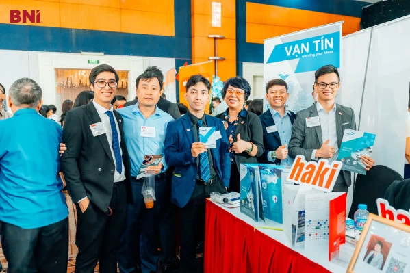 anh-dich-vu-van-tin-2`1